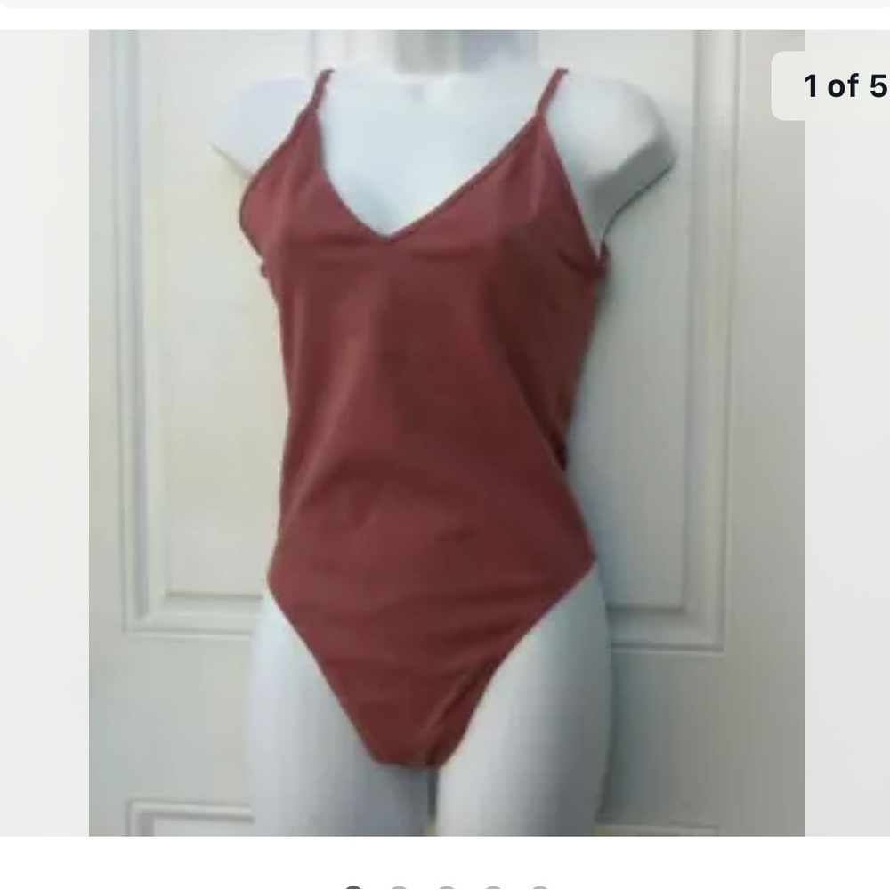 M Aritzia Wilfred Free Bodysuit Scoop
Neck Bodysuit